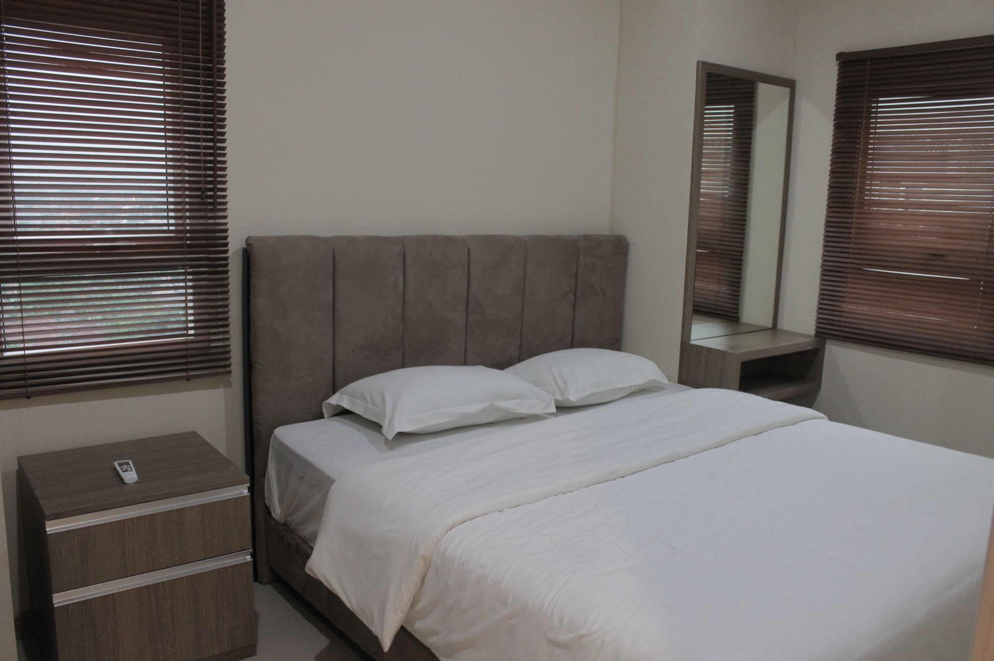 Myrooms Bekasi Buitenkant foto