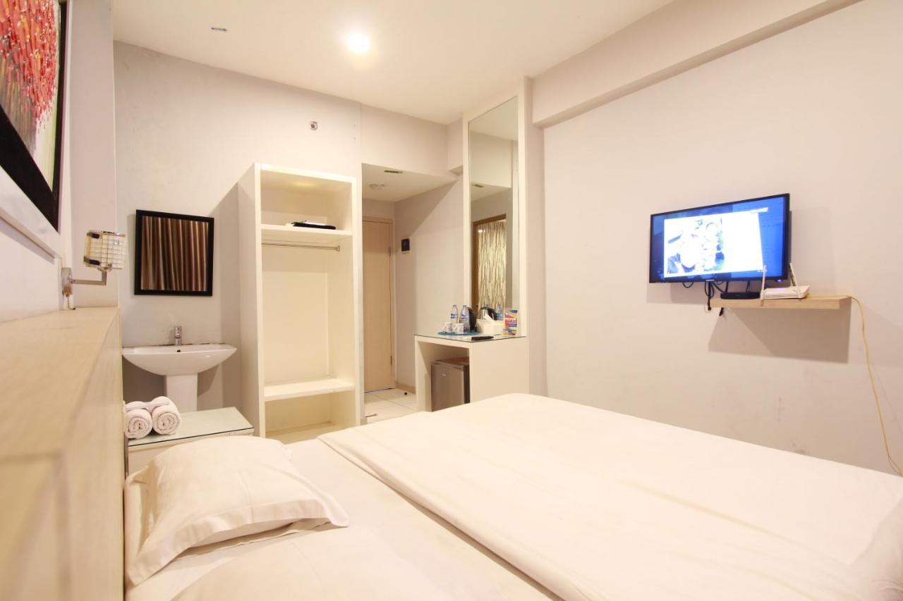 Myrooms Bekasi Buitenkant foto